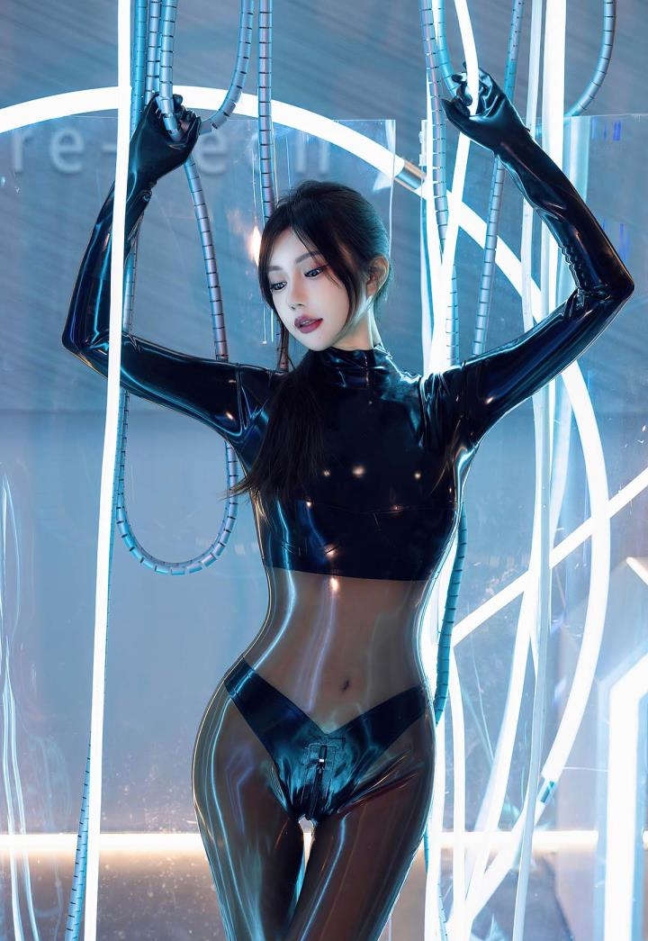 绣人Xiu Re VOL.9235 绮里嘉ula：重庆之梦·胶衣下的心愿旅程